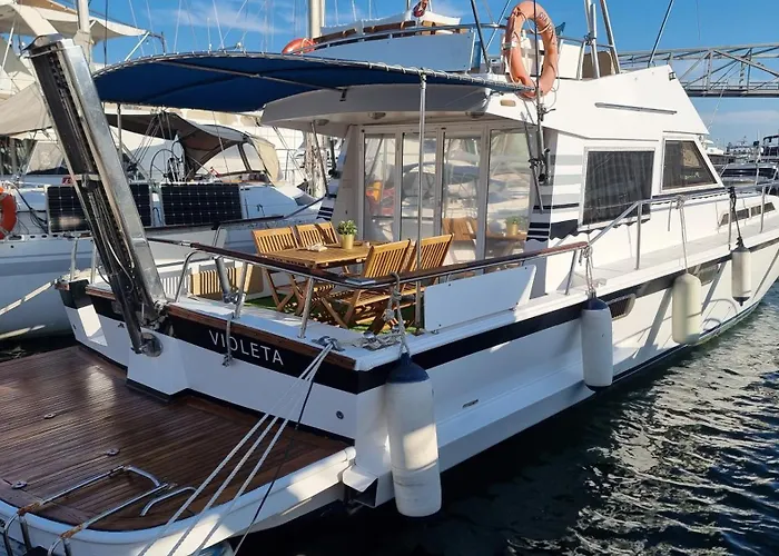 Beautiful And Comfy Boat In Barcelona With Boat Tour Option
