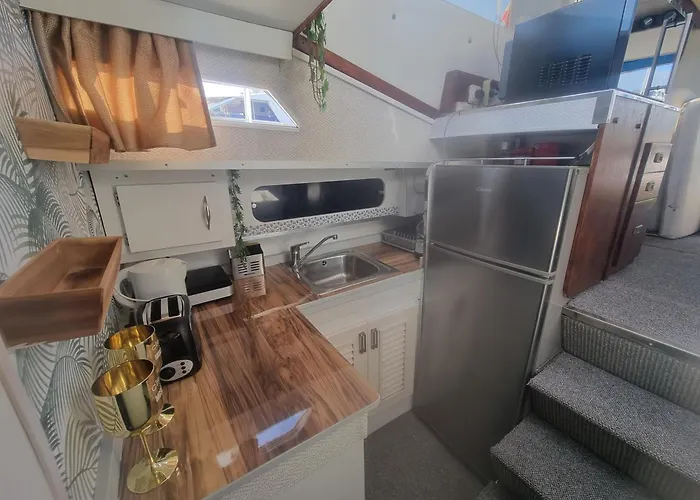 Beautiful And Comfy Boat In Barcelona With Boat Tour Option
