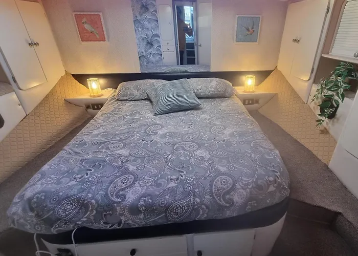 Beautiful And Comfy Boat In Barcelona With Boat Tour Option