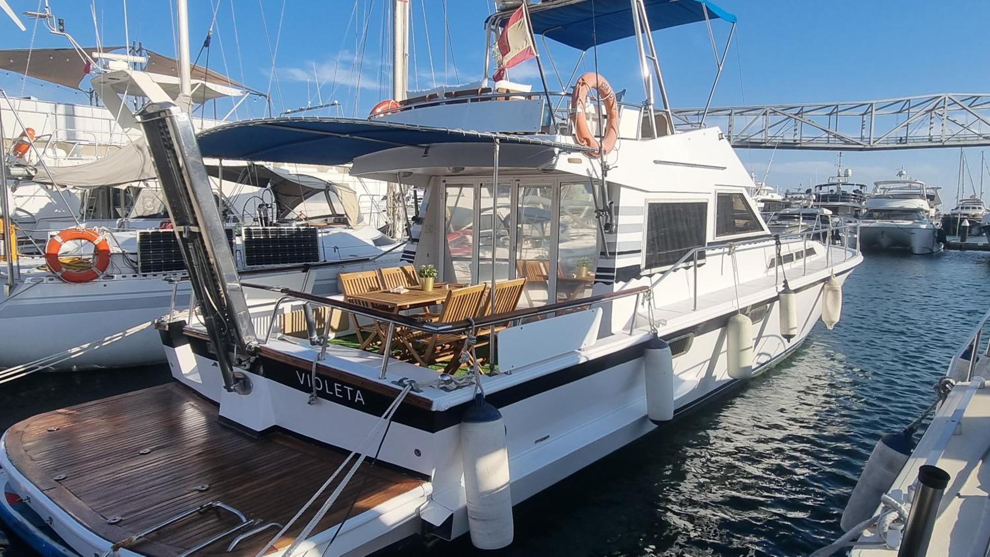 Bateau-hôtel Beautiful And Comfy Boat In With Boat Tour Option