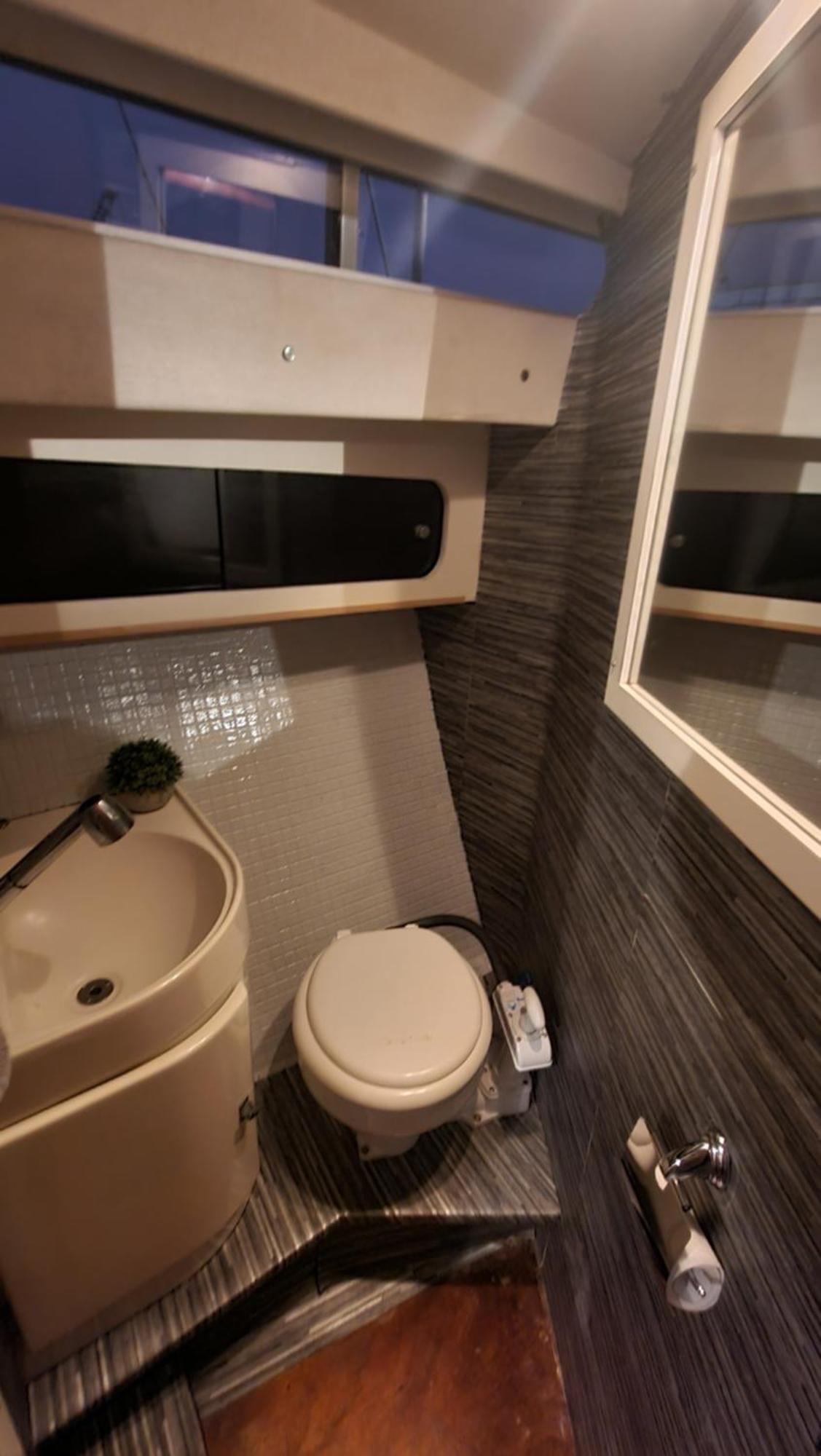 Beautiful And Comfy Boat In With Boat Tour Option Bateau-hôtel