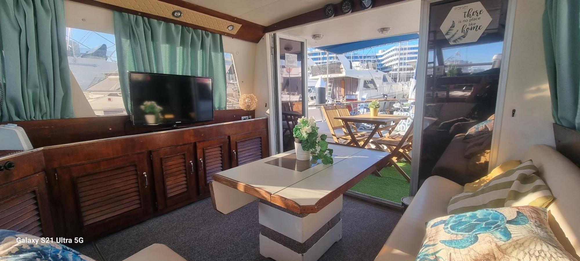 Beautiful And Comfy Boat In With Boat Tour Option Barcelone