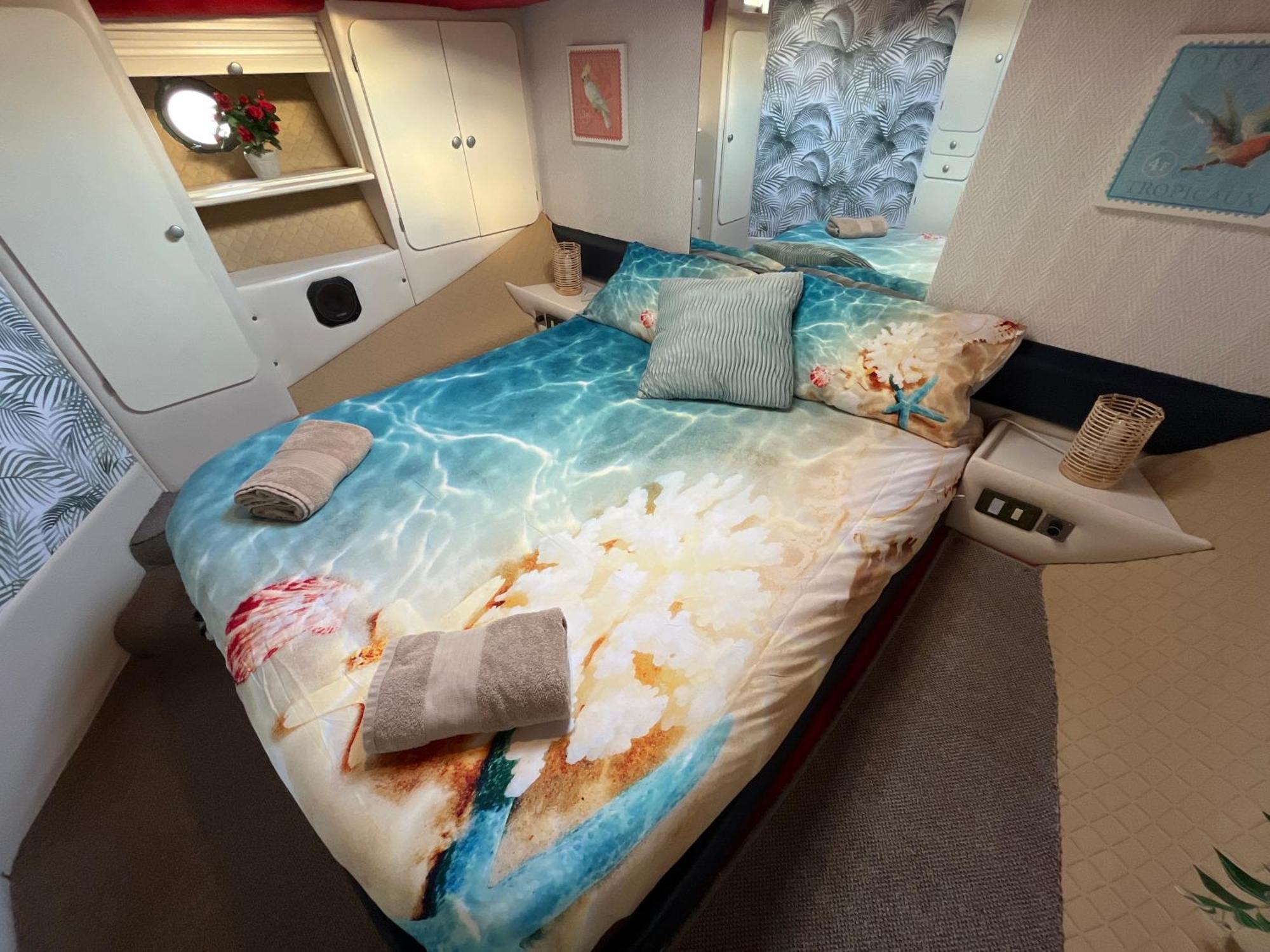 Beautiful And Comfy Boat In With Boat Tour Option * Barcelone